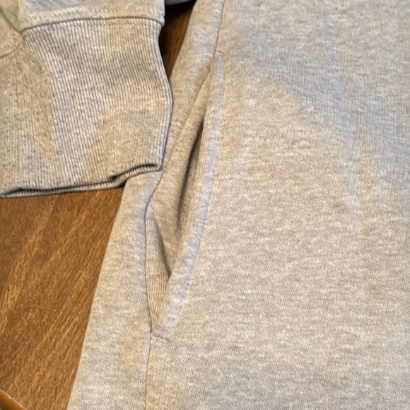 Old Navy tulip hem hoodie with side pockets - Picture 5 of 10